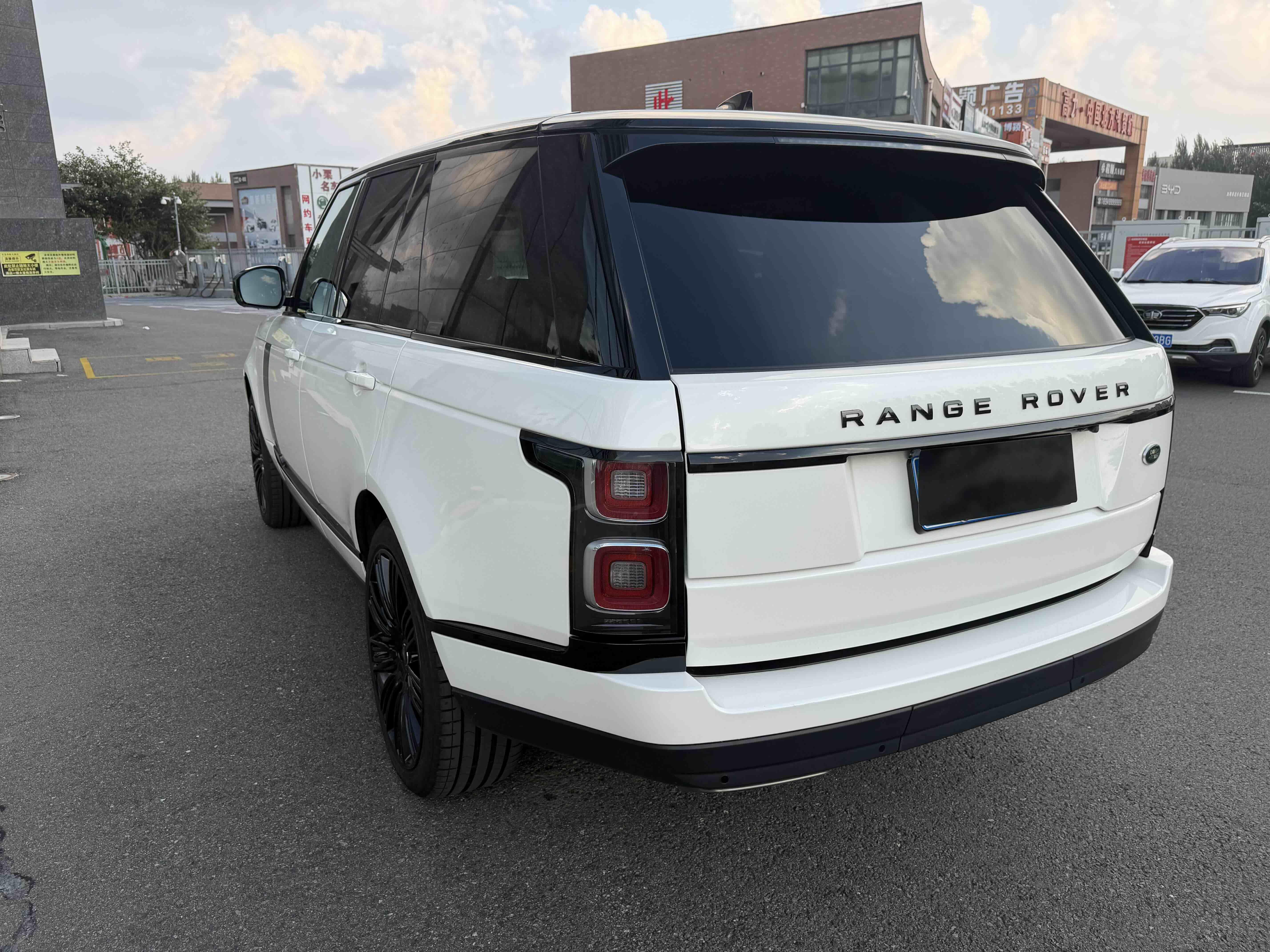 Land Rover Range Rover 2019 thumb 2