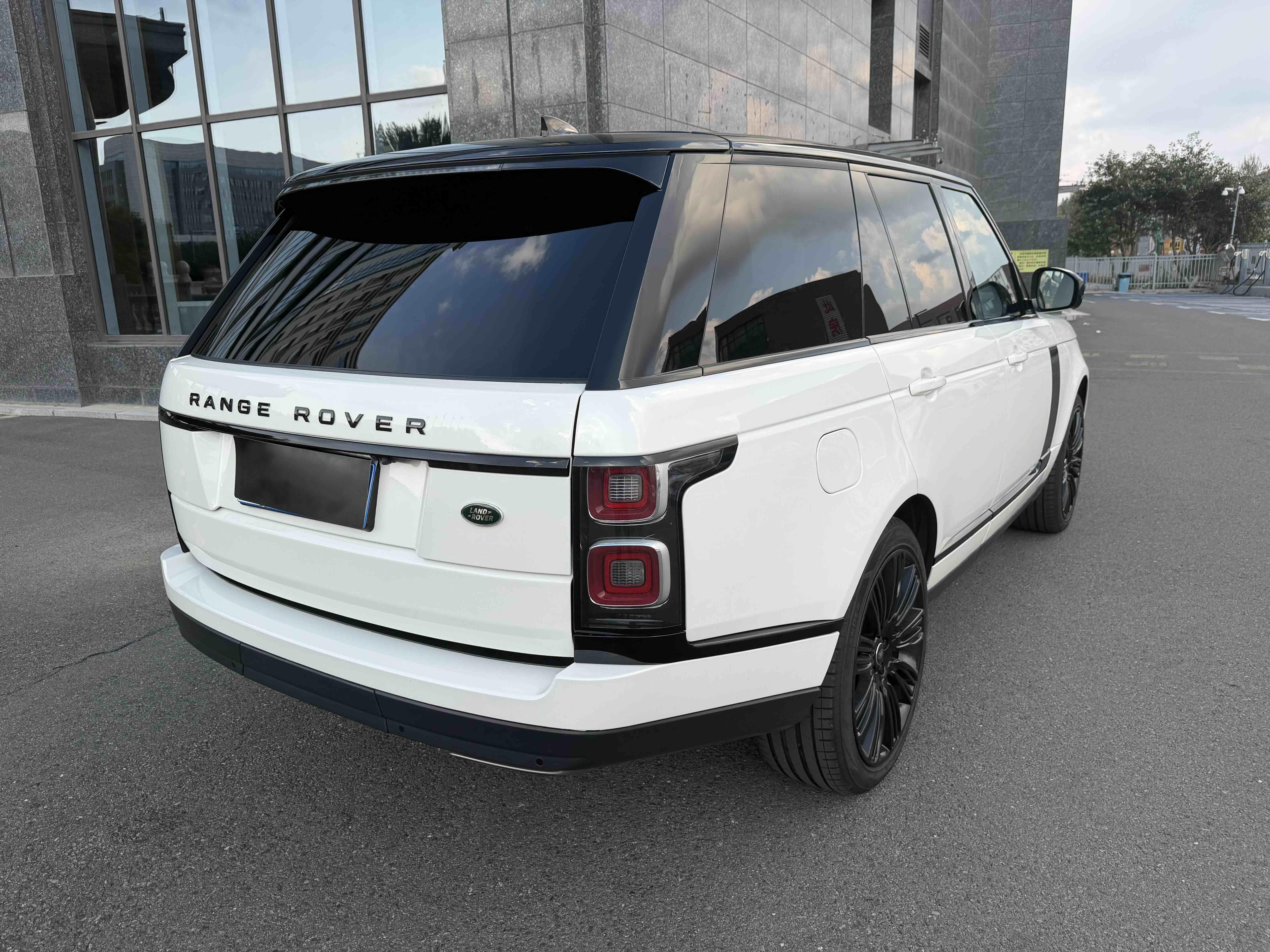 Land Rover Range Rover 2019 thumb 4