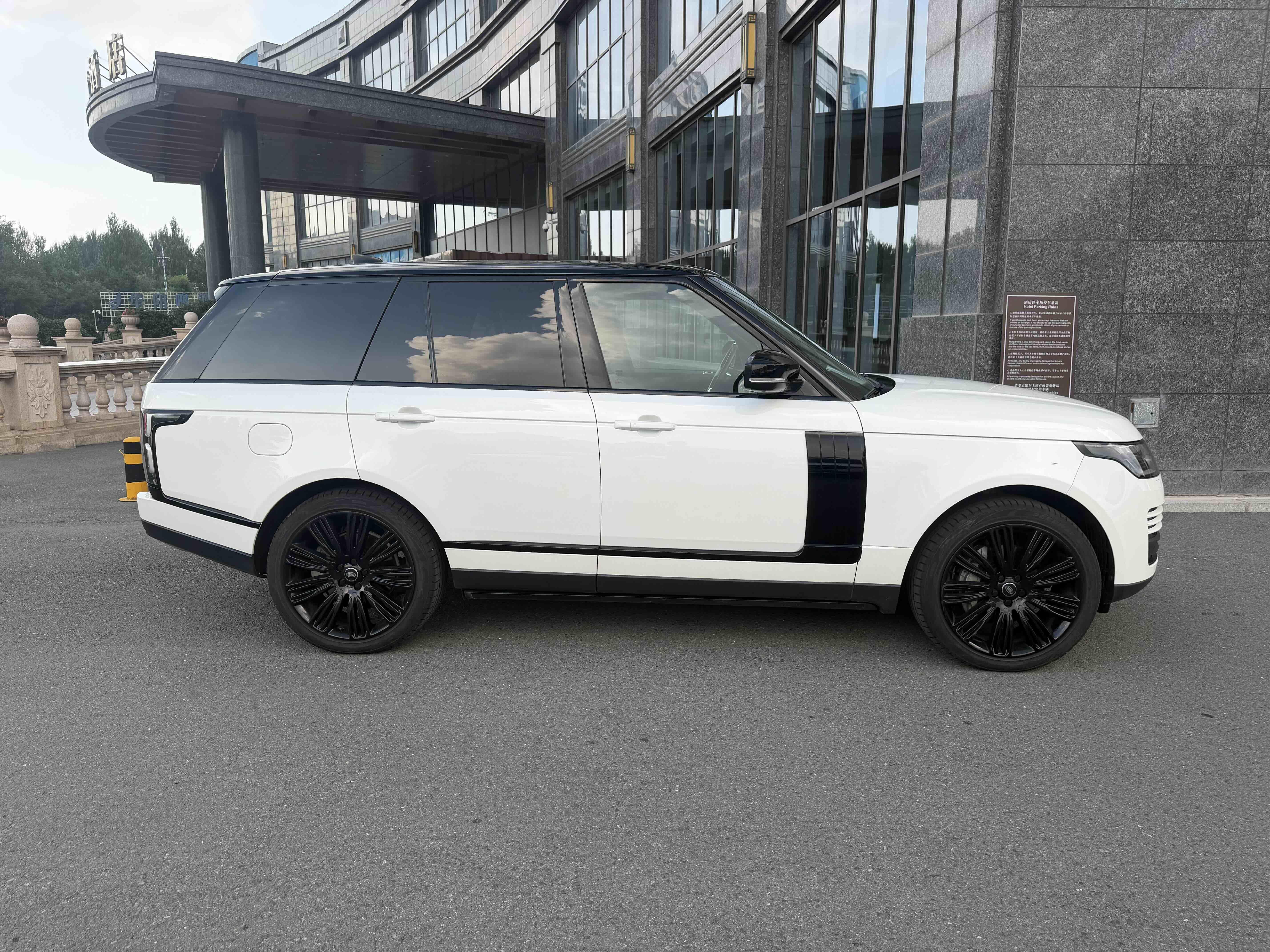 Land Rover Range Rover 2019 thumb 5