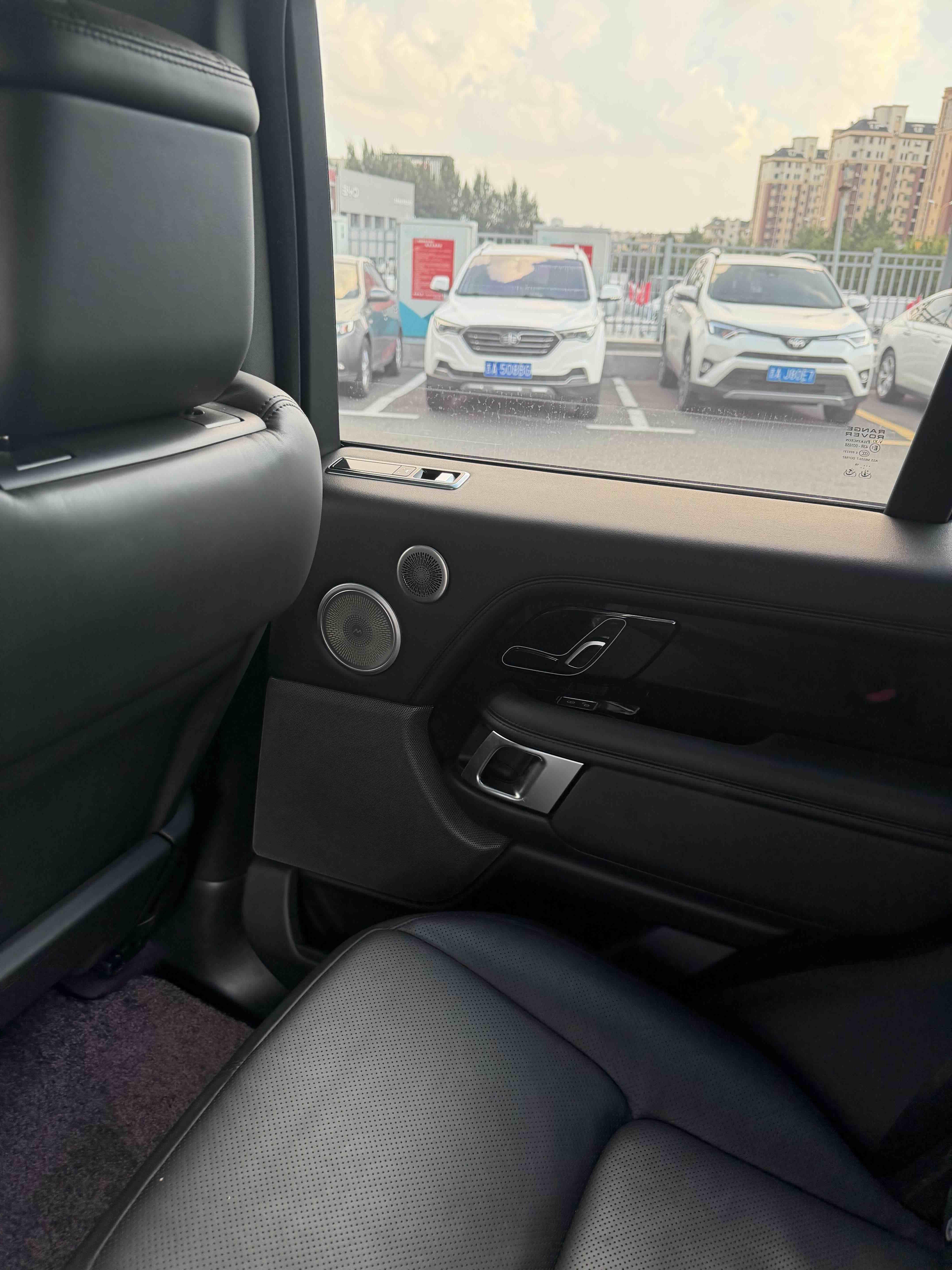 Land Rover Range Rover 2019 thumb 6