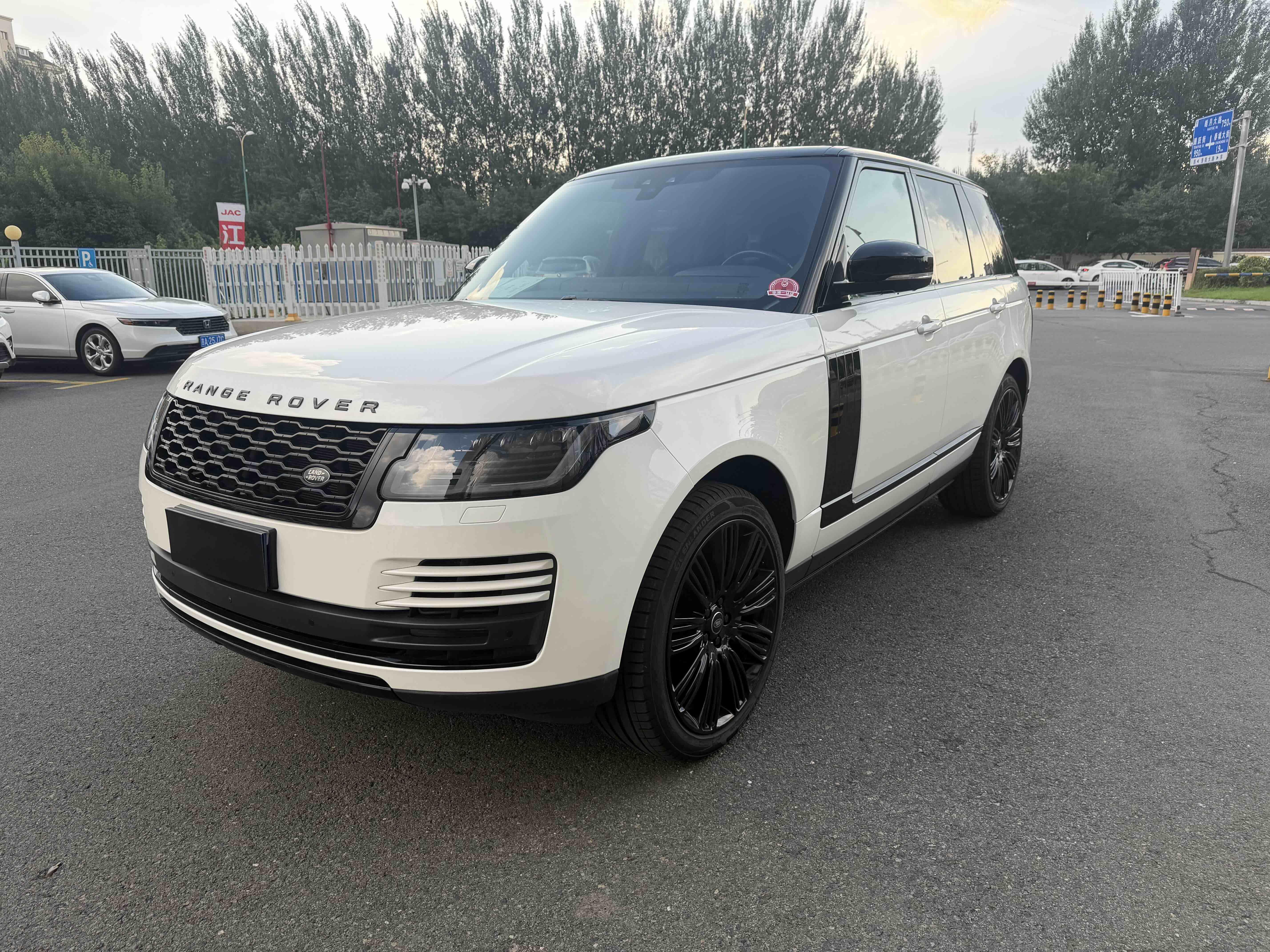 Land Rover Range Rover 2019 thumb 12