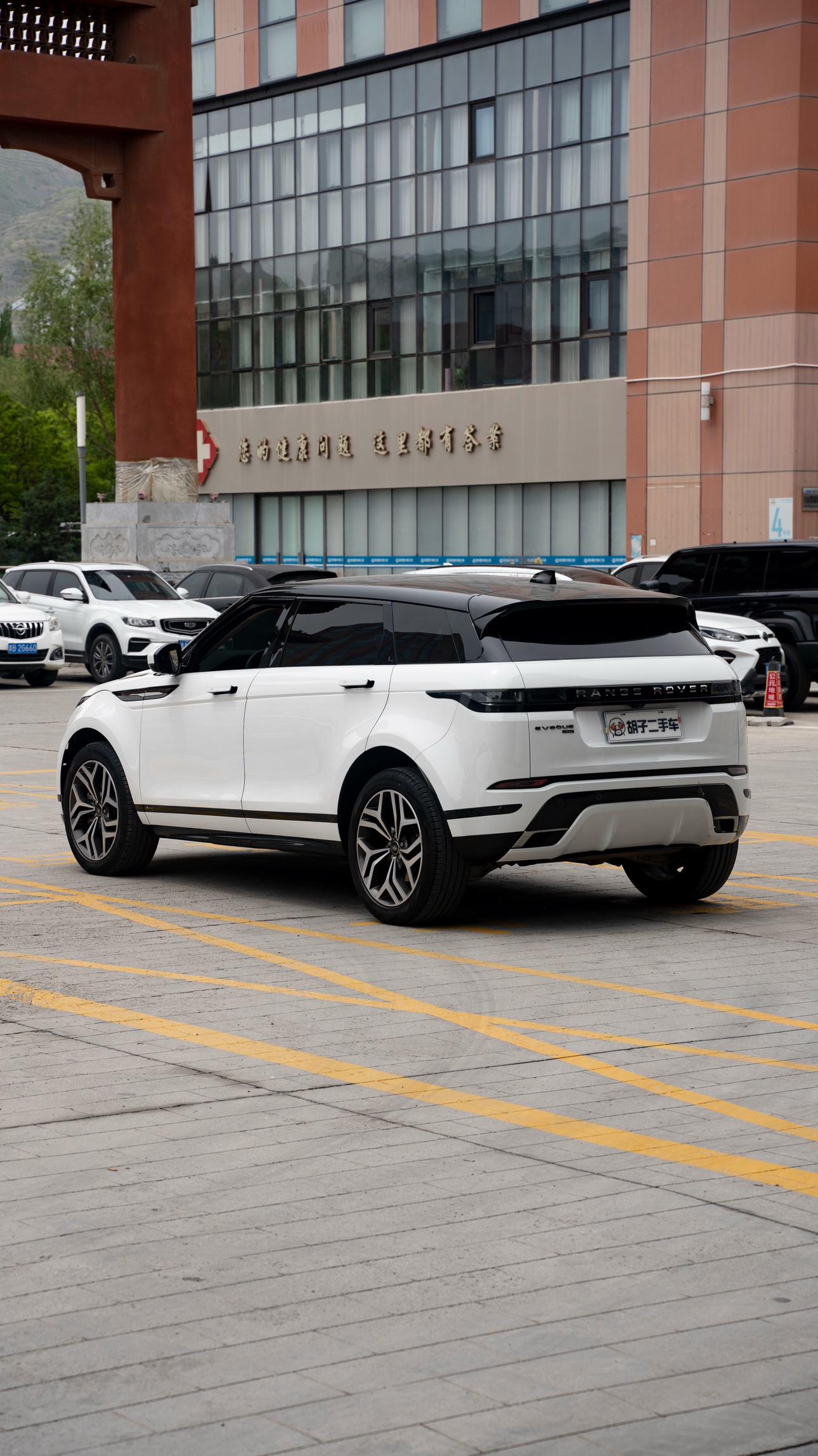 Land Rover Evoque 2021 thumb 2