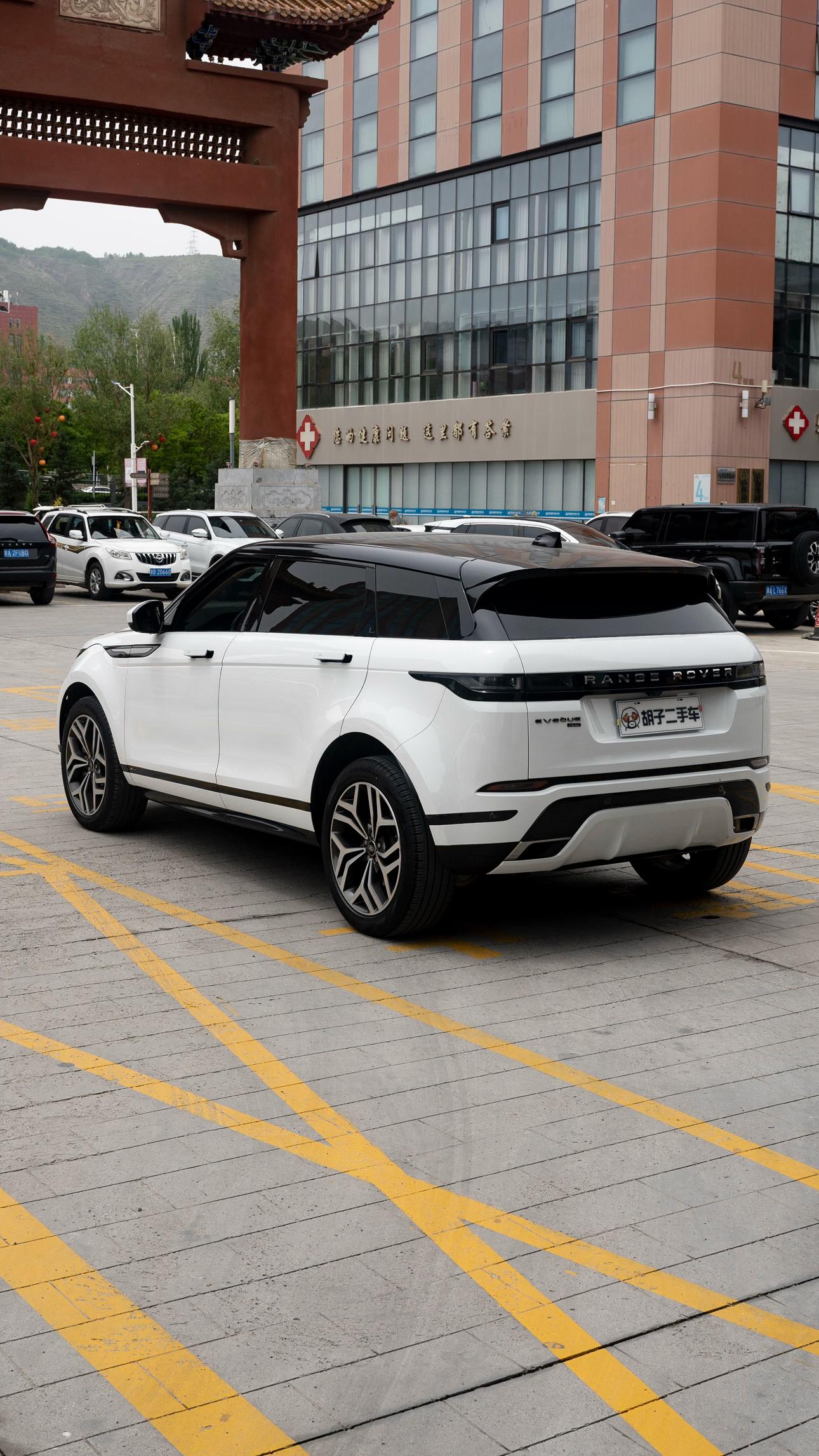 Land Rover Evoque 2021 thumb 3