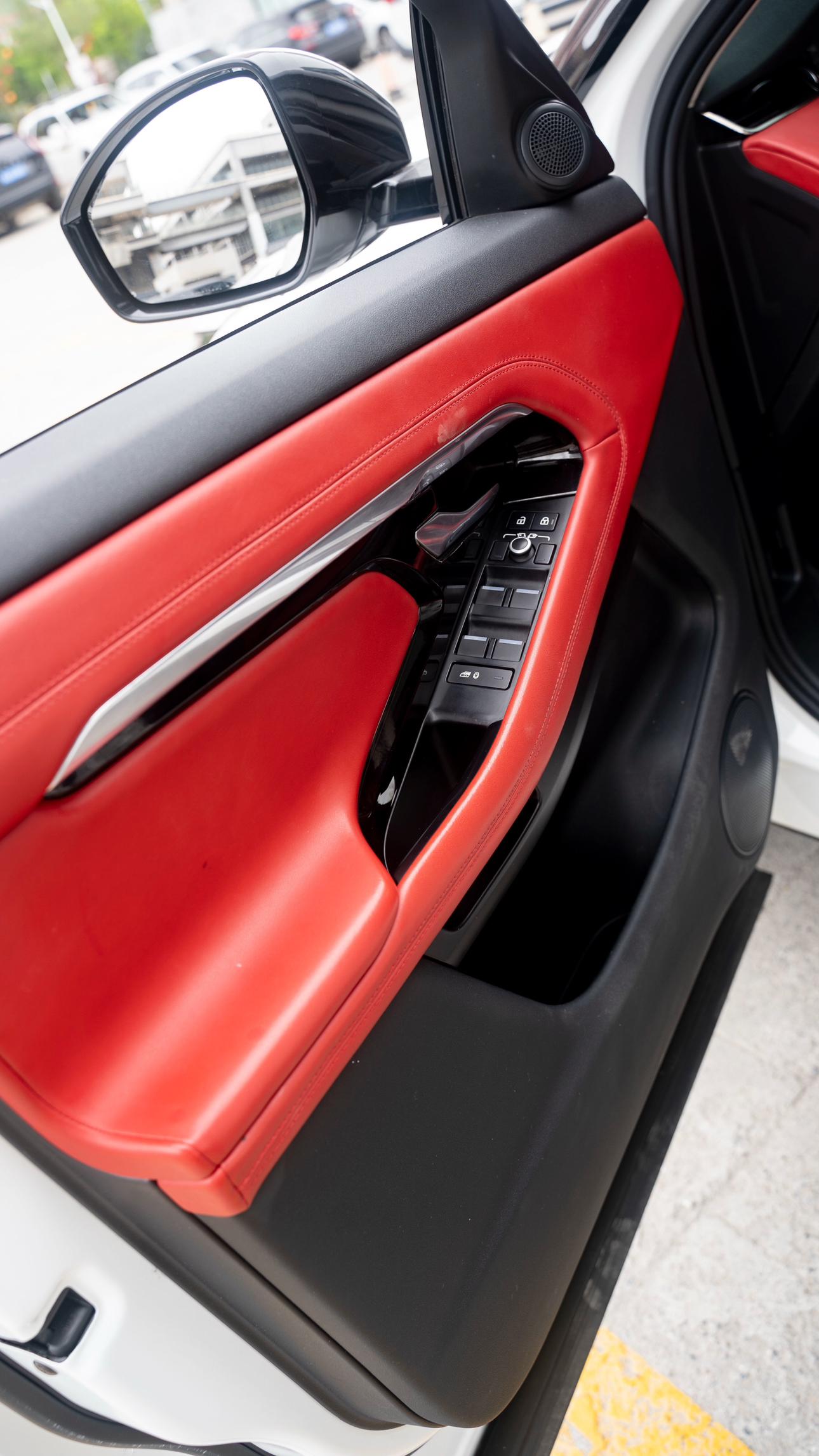 Land Rover Evoque 2021 thumb 10