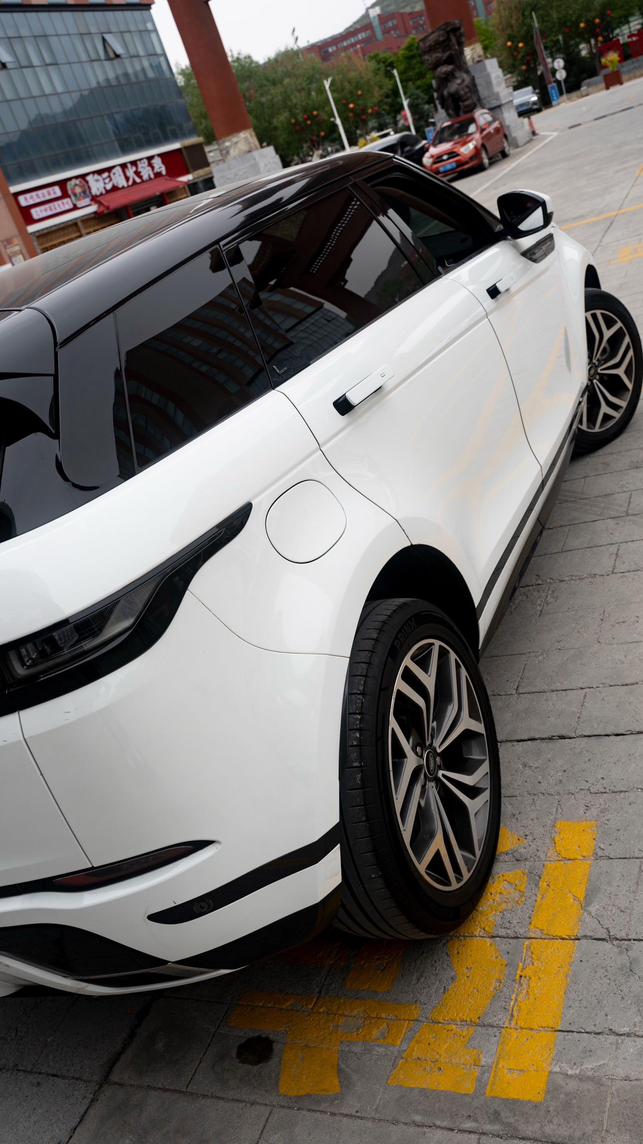 Land Rover Evoque 2021 thumb 11