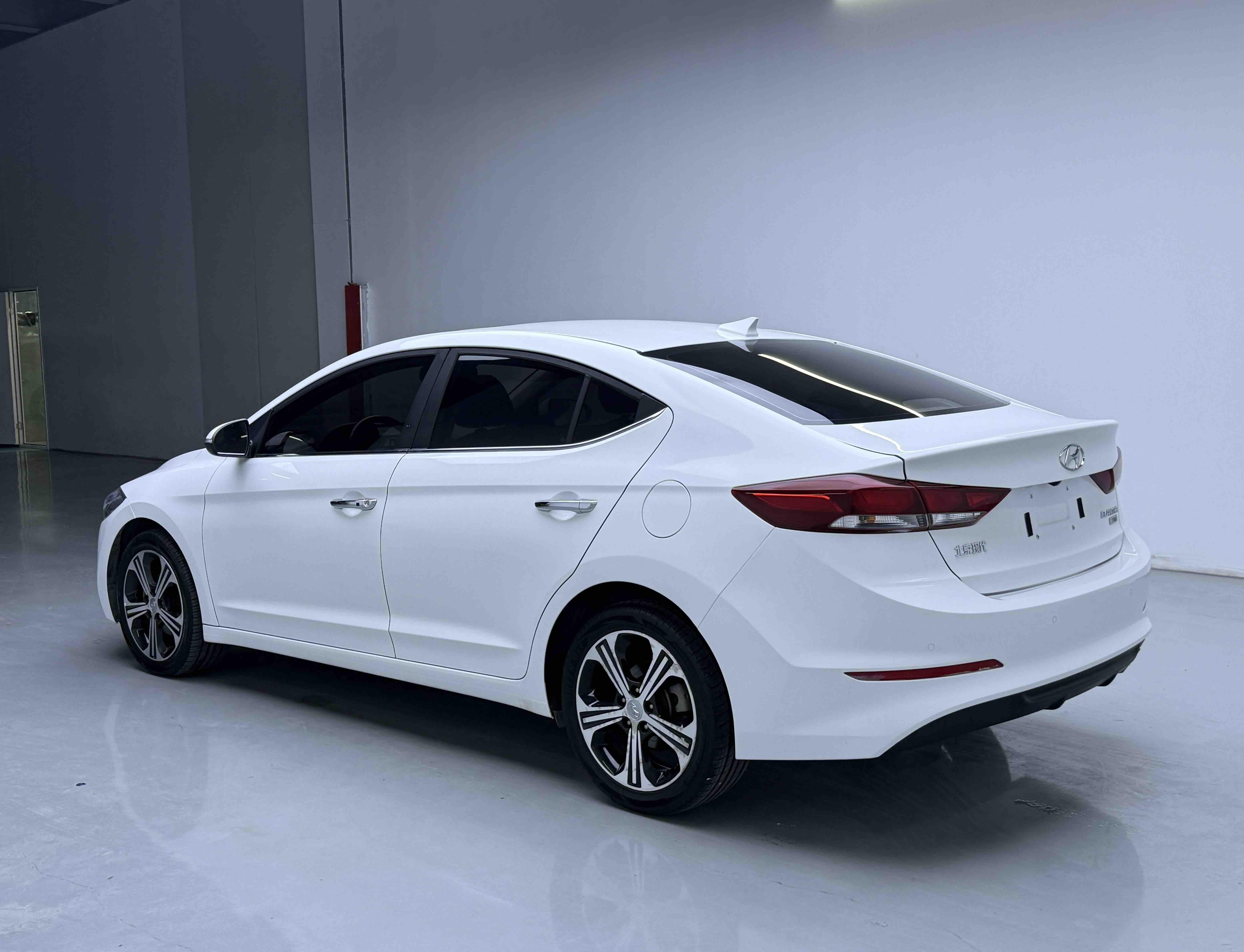 Hyundai Elantra 2018 thumb 2