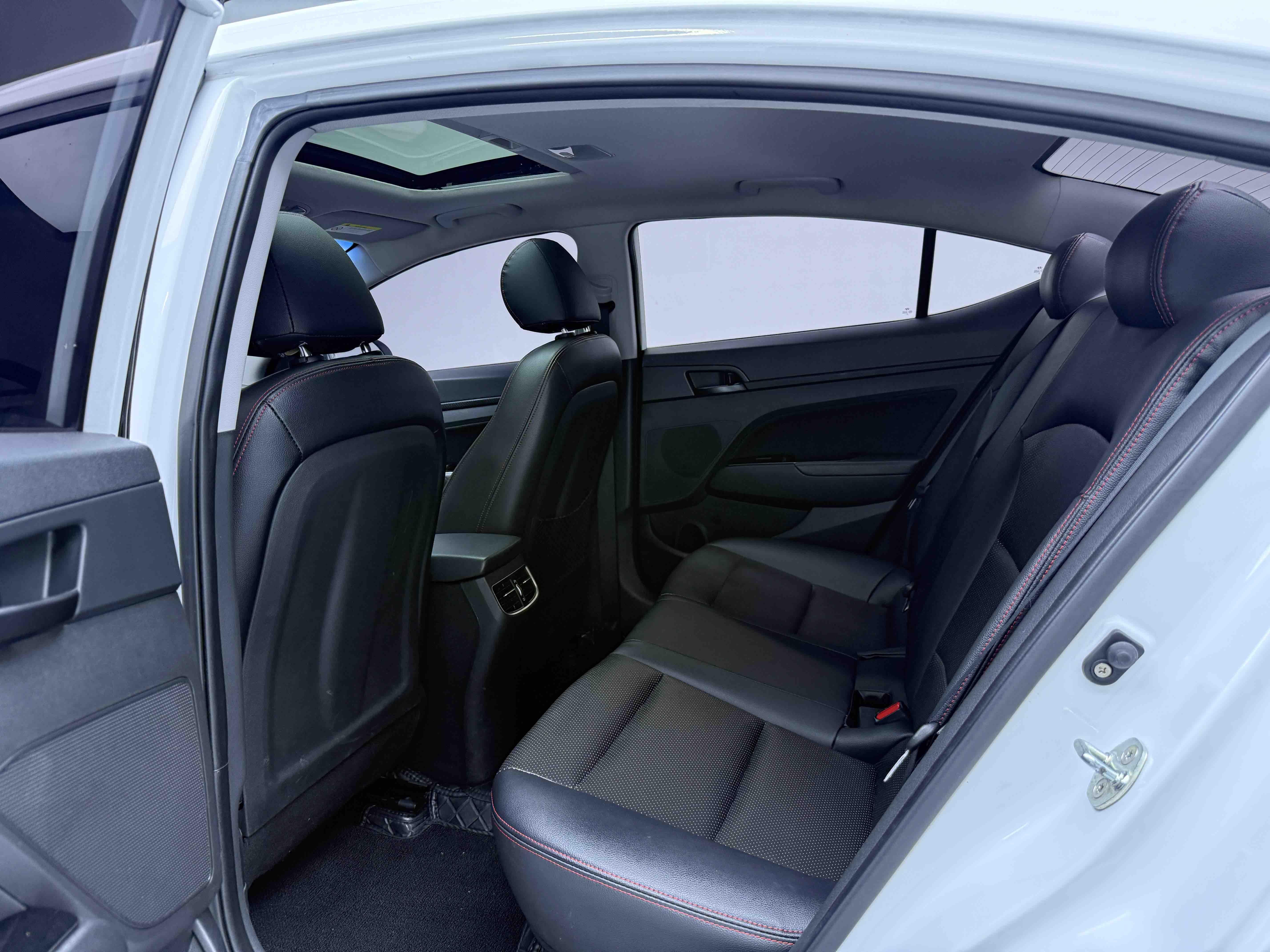 Hyundai Elantra 2018 thumb 6