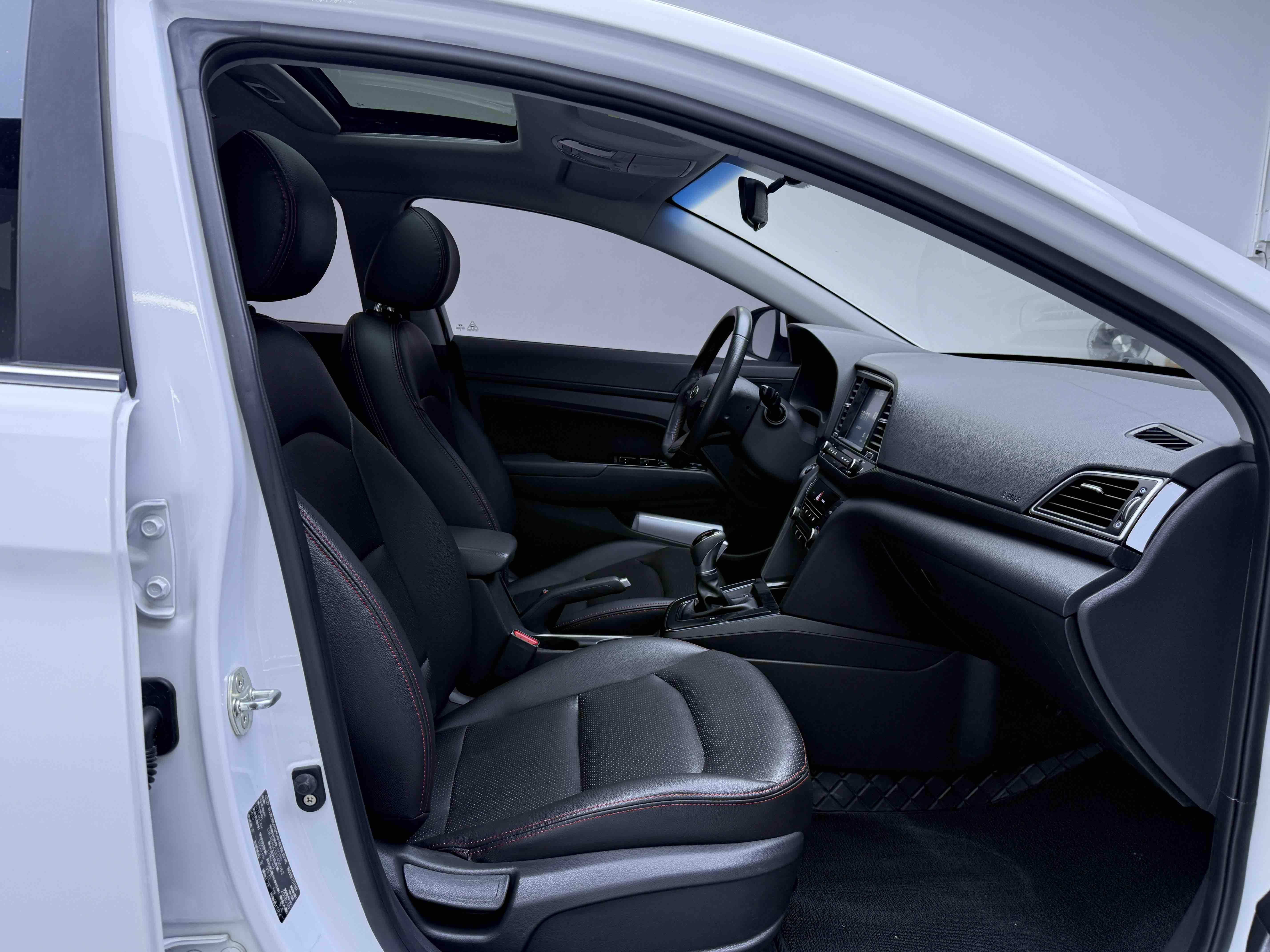 Hyundai Elantra 2018 thumb 7