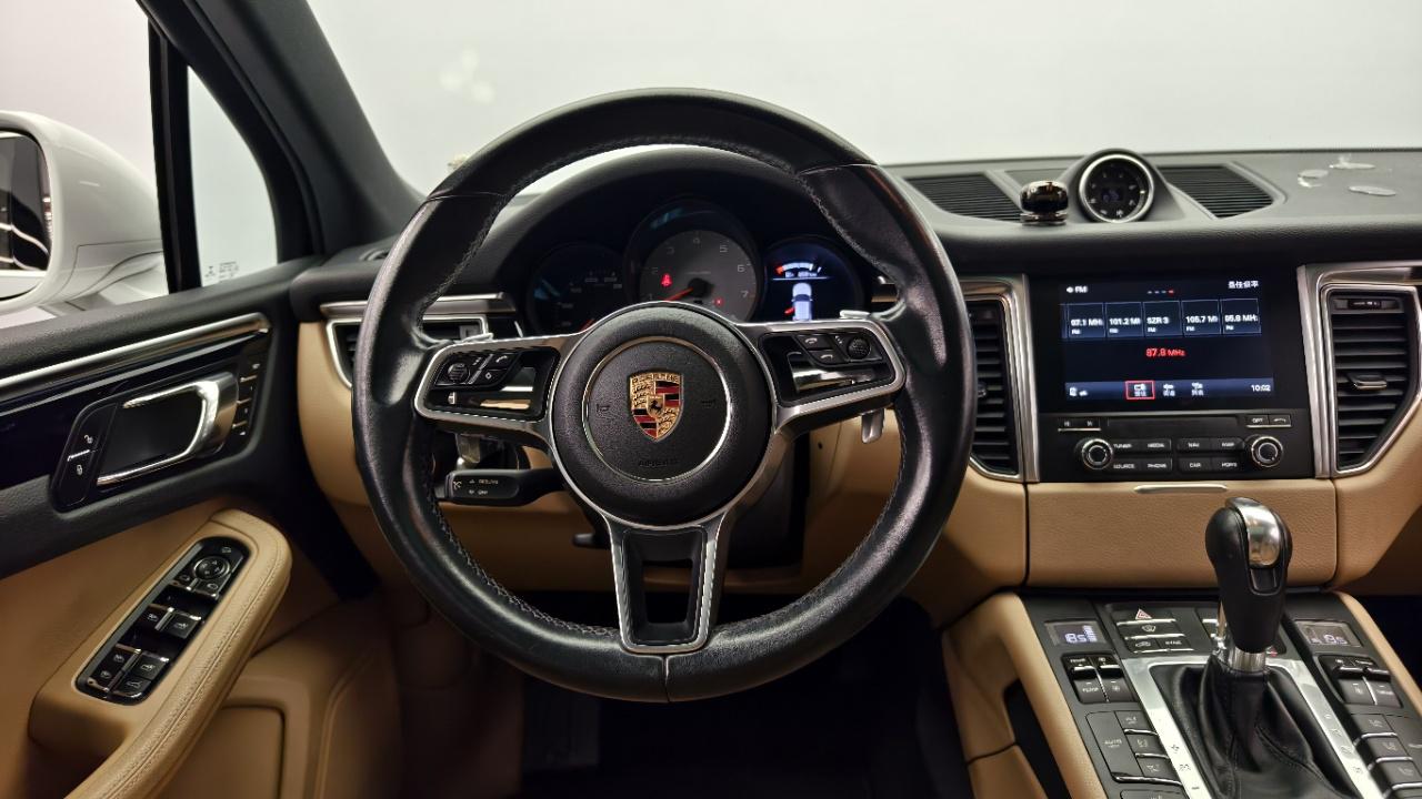Porsche Macan 2017 thumb 9