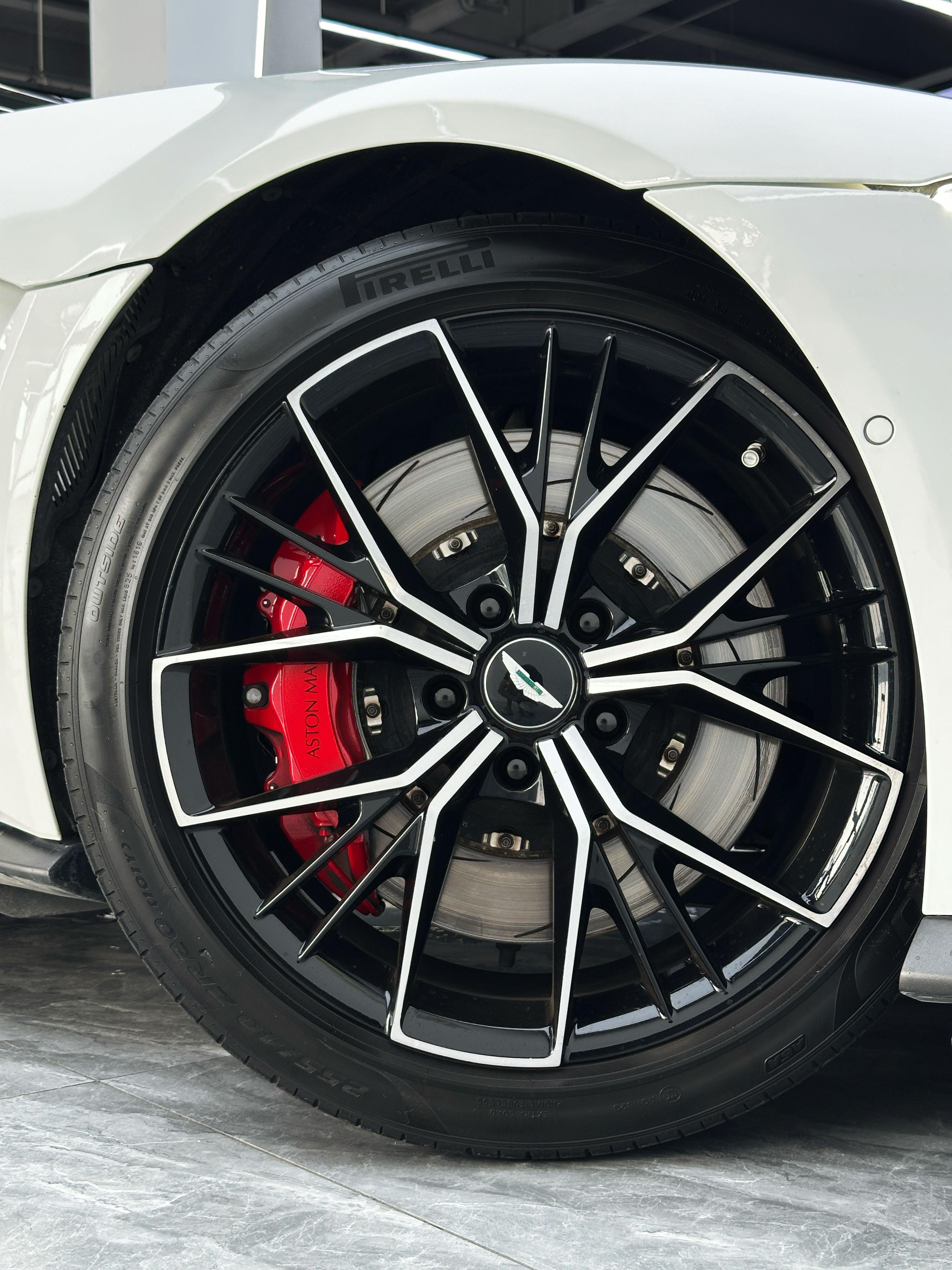 Aston Martin Vantage 4.0T V8 2022 thumb 6