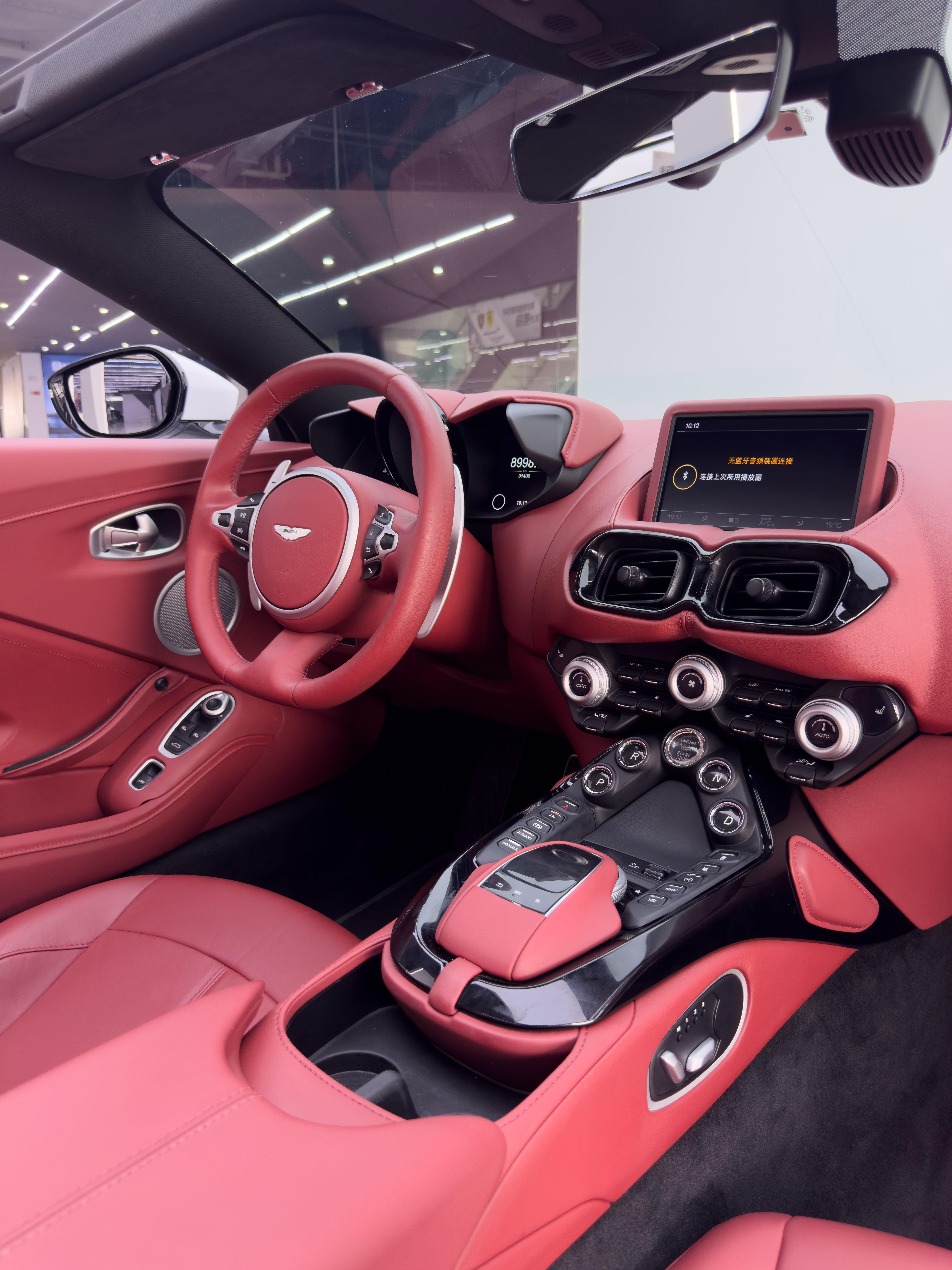 Aston Martin Vantage 4.0T V8 2022 thumb 9