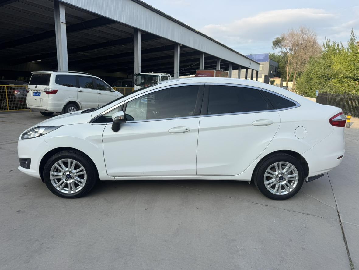 Ford Jia Nian Hua 2013 thumb 2