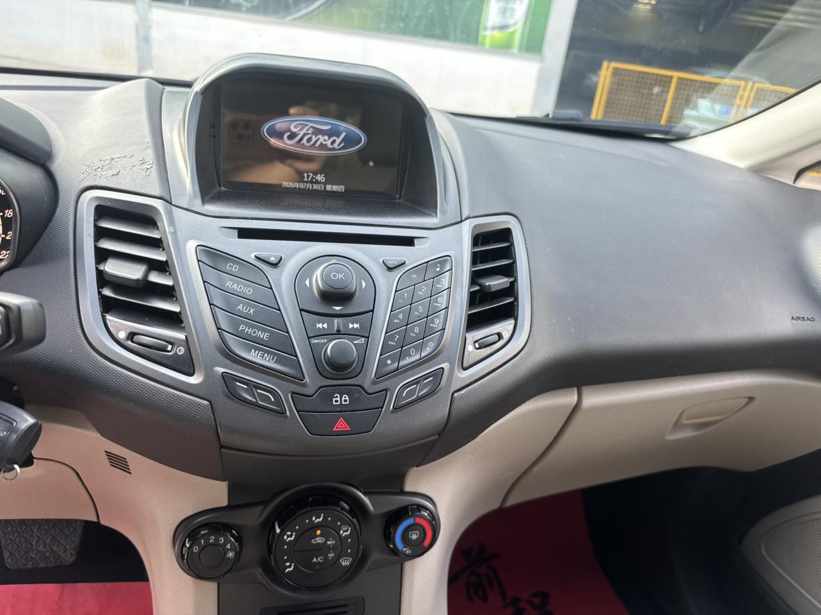Ford Jia Nian Hua 2013 thumb 7