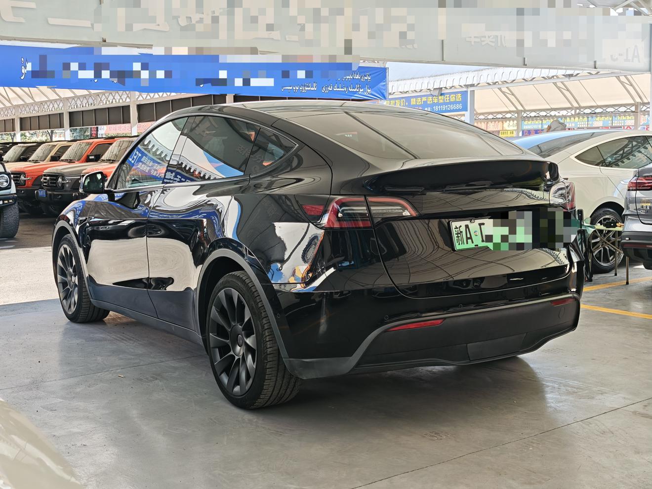 Tesla Model Y 2021 thumb 2
