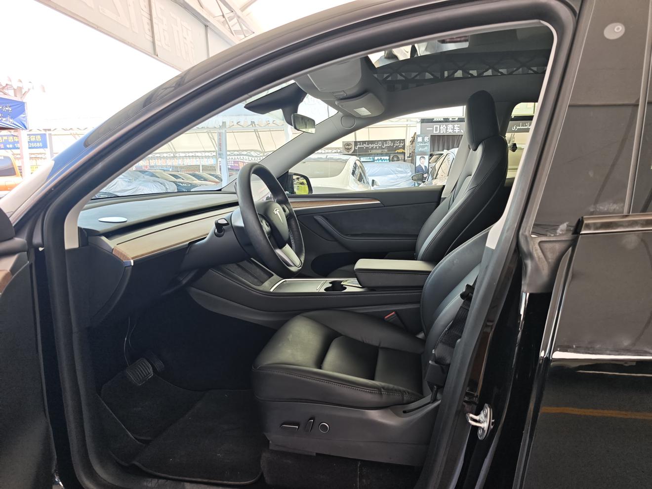 Tesla Model Y 2021 thumb 6