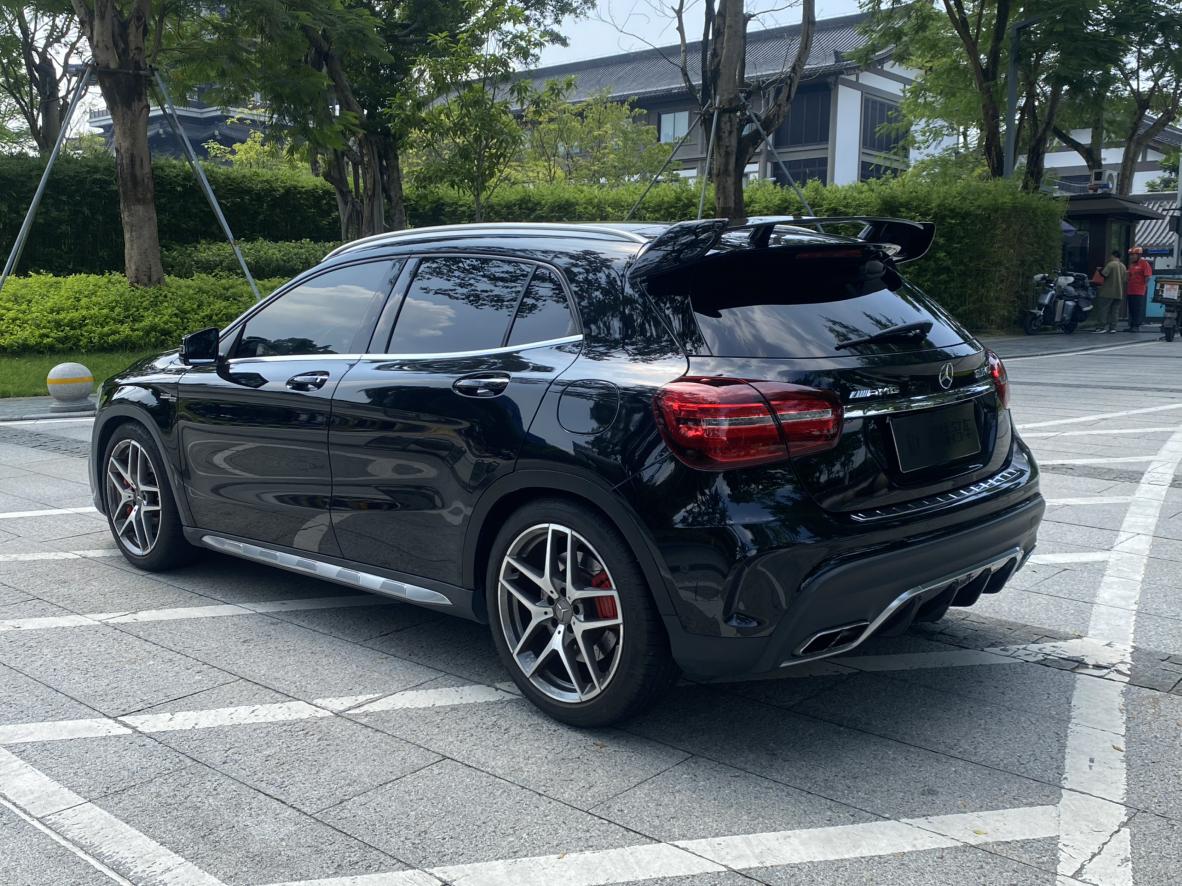 Mercedes-Benz GLA AMG 2017 thumb 3