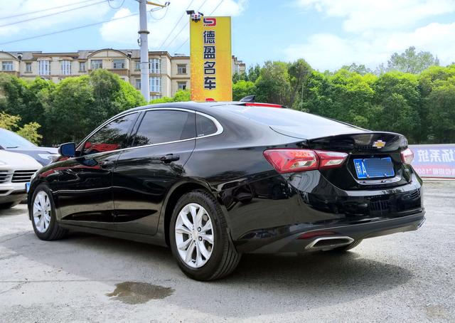 Chevrolet Malibu 2020 thumb 2