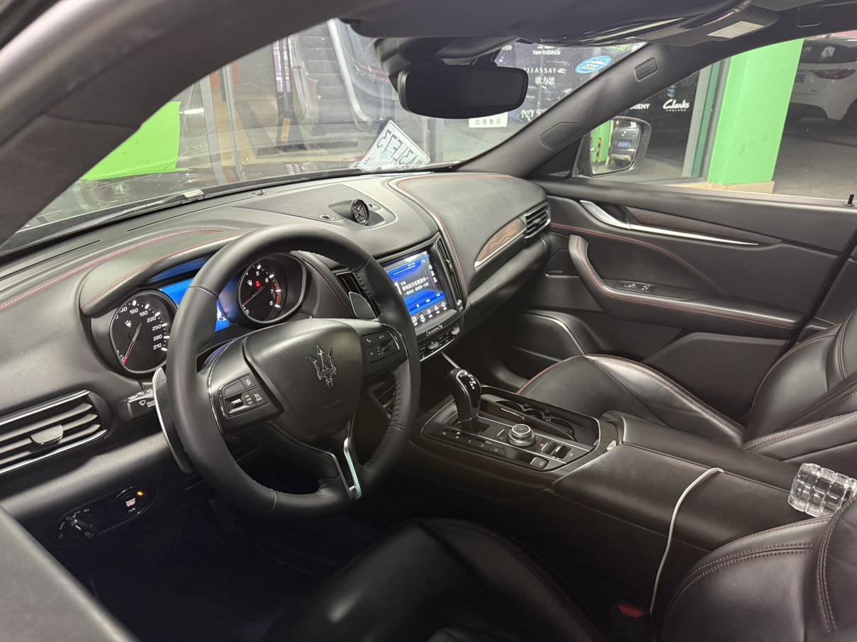 Maserati Levante 2016 thumb 10
