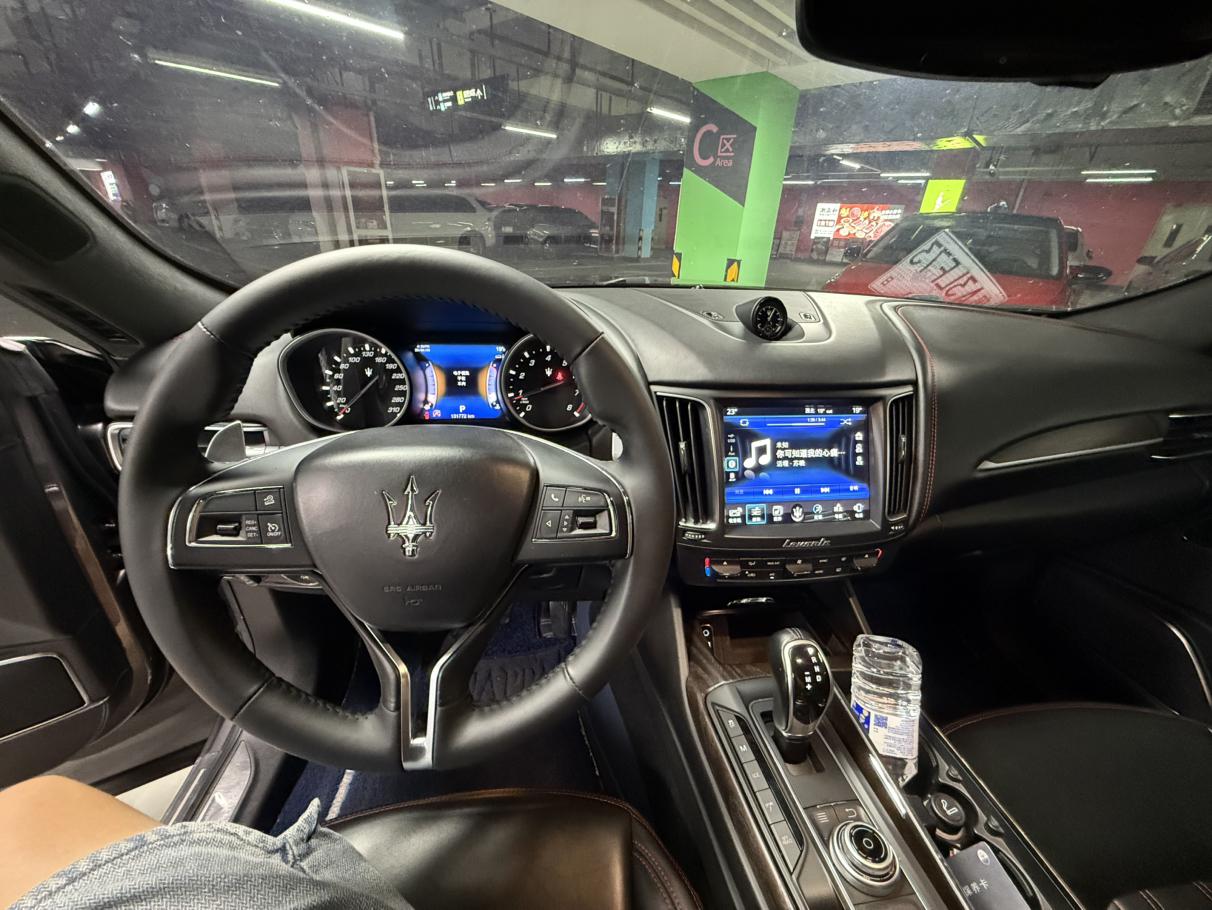 Maserati Levante 2016 thumb 12