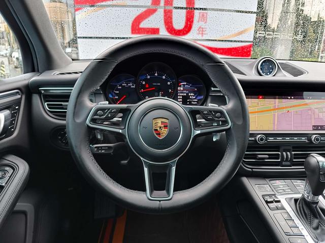 Porsche Macan 2018 thumb 11