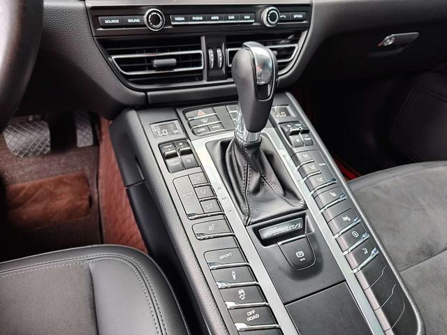 Porsche Macan 2018 thumb 12