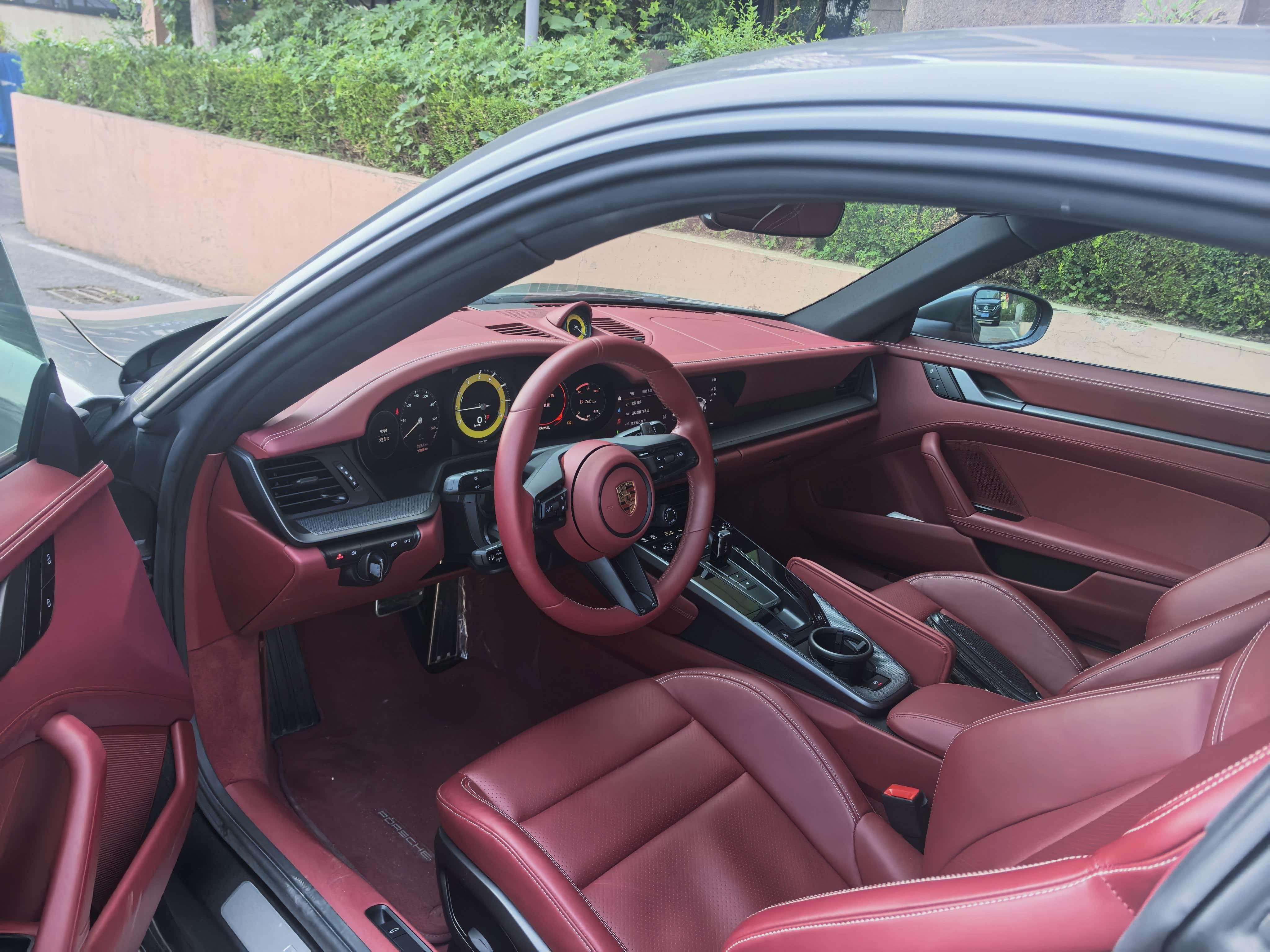 Porsche 911 2022 thumb 3
