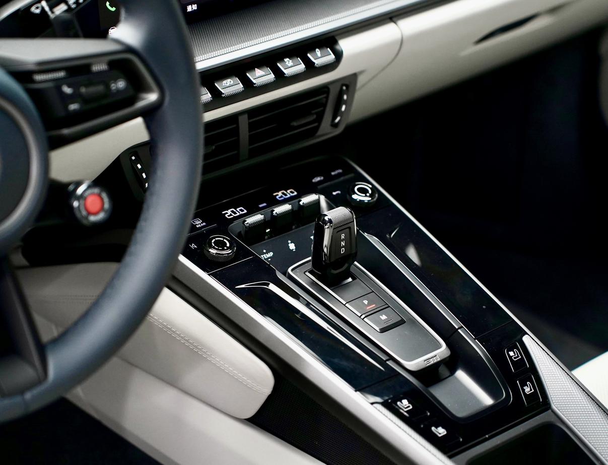 Porsche 911 2025 thumb 11