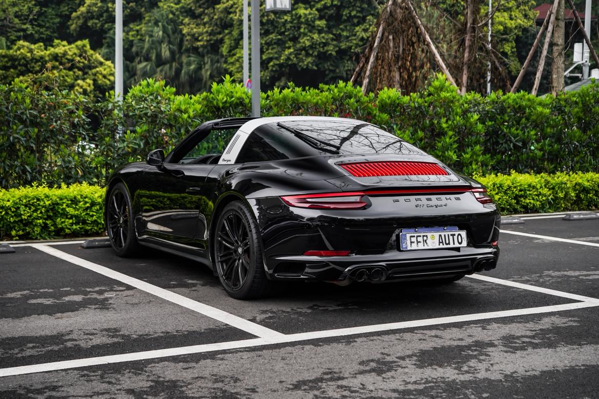 Porsche 911 2016 thumb 10