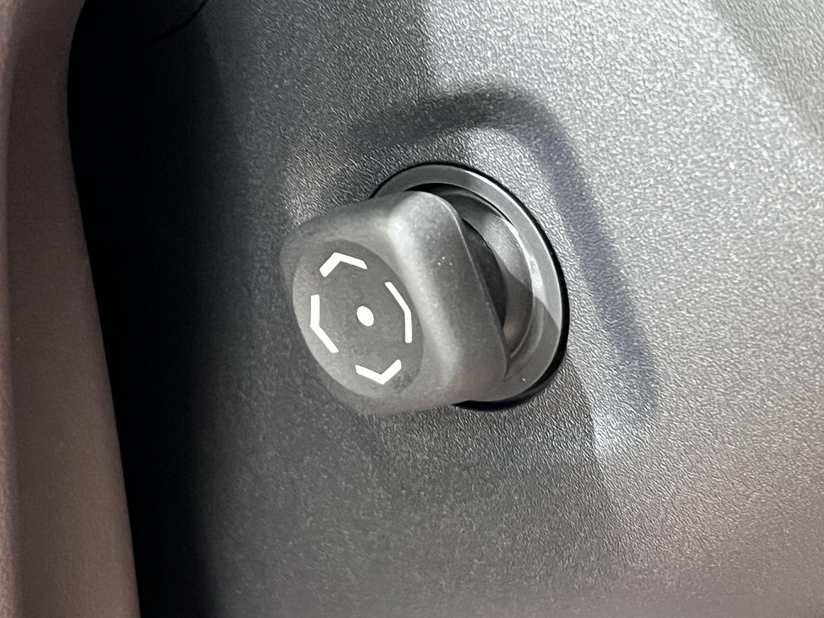 Toyota Alphard 2023 thumb 5
