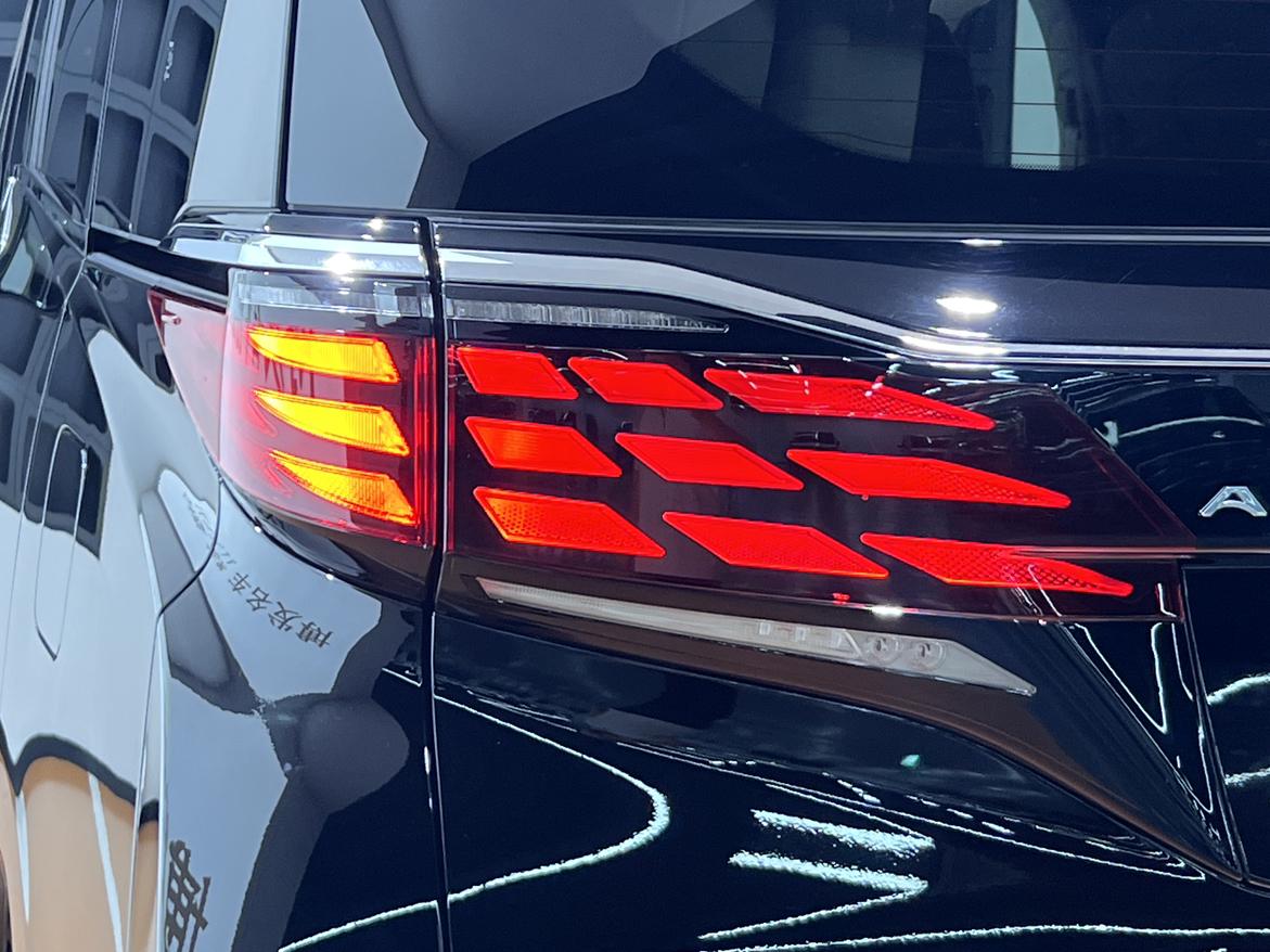 Toyota Alphard 2023 thumb 6