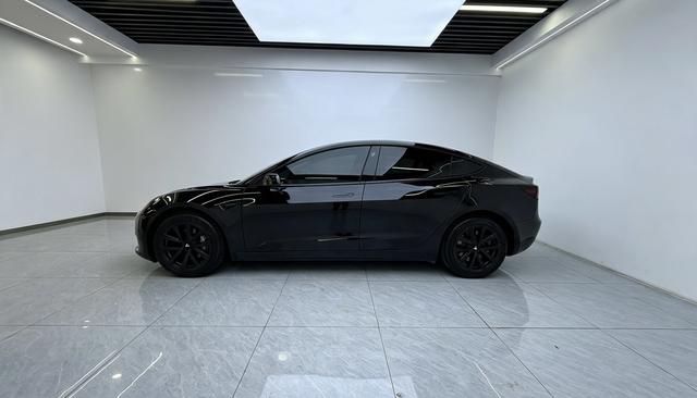 Tesla Model 3 2022 thumb 2