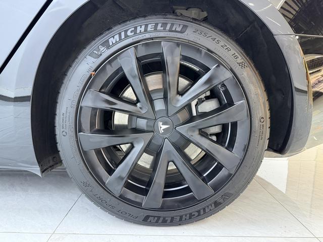 Tesla Model 3 2022 thumb 7