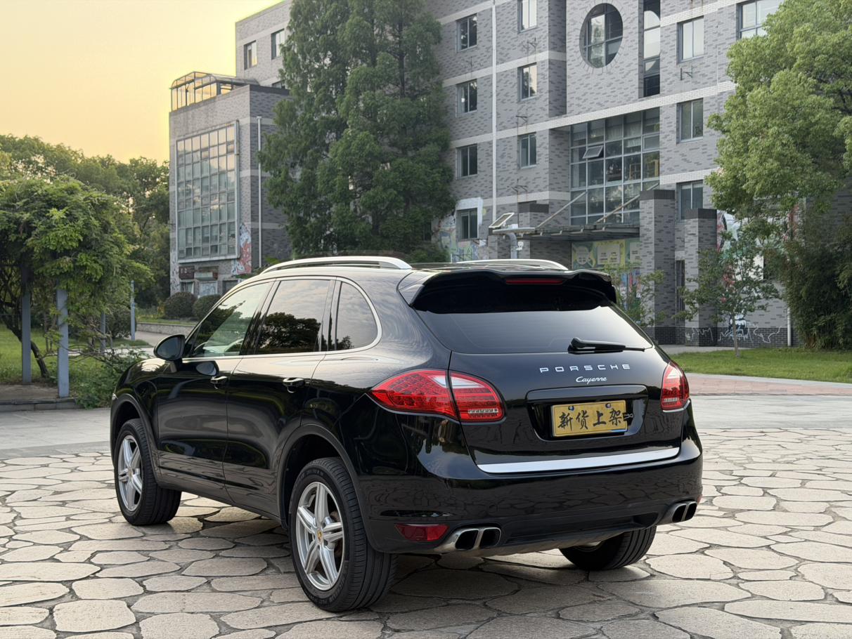 Porsche Cayenne 2014 thumb 3
