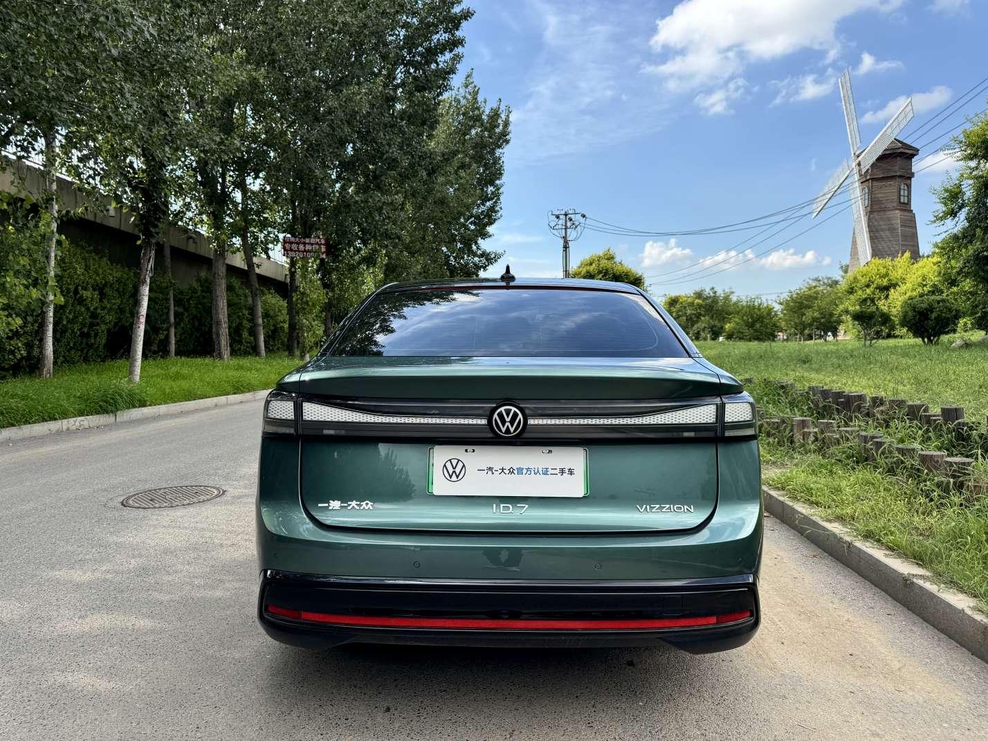 Volkswagen ID.7 2024 thumb 3