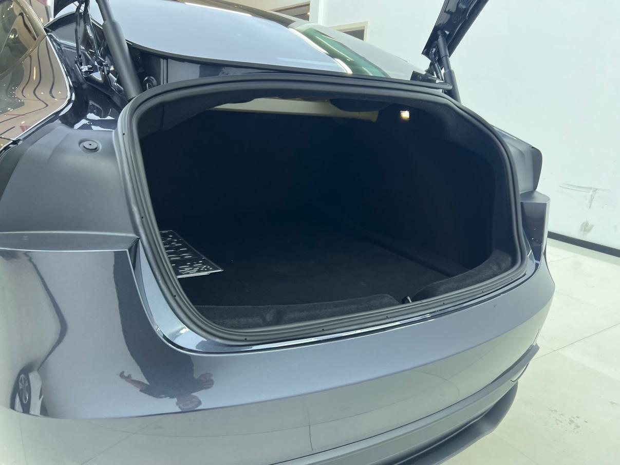 Tesla Model 3 2023 thumb 6