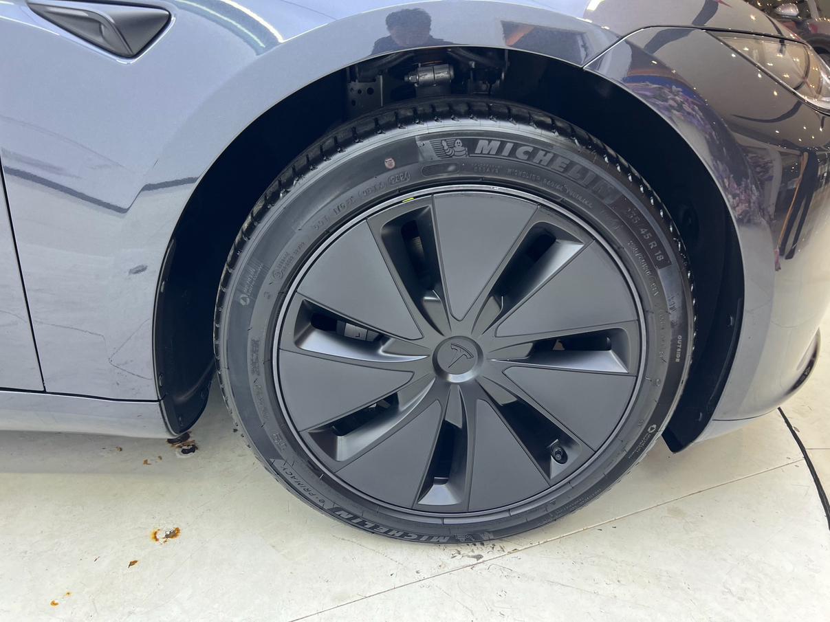 Tesla Model 3 2023 thumb 7