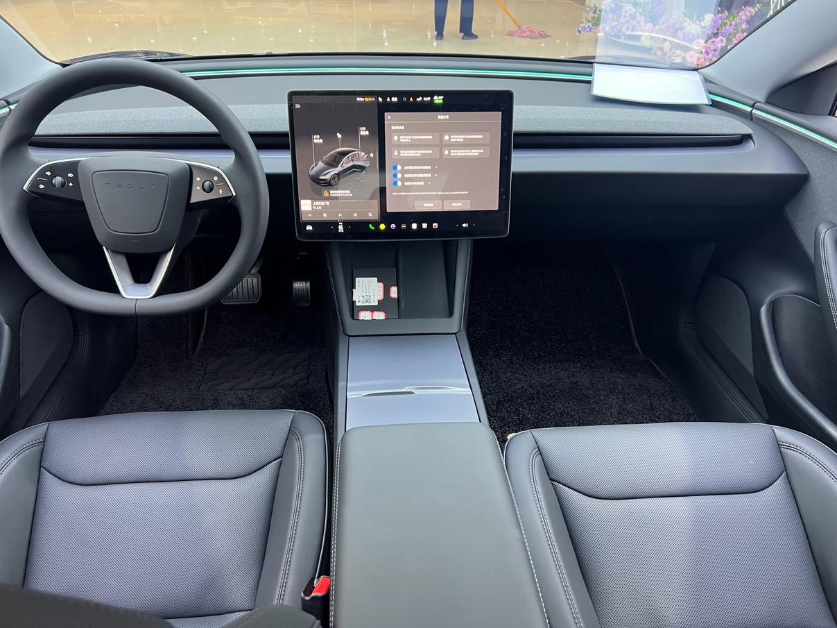 Tesla Model 3 2023 thumb 9