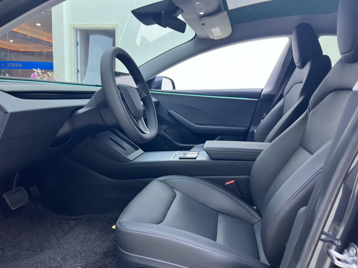 Tesla Model 3 2023 thumb 11