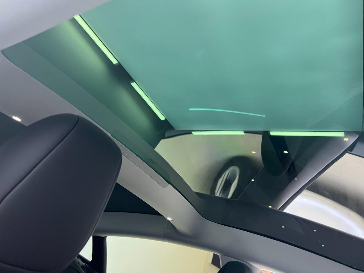 Tesla Model 3 2023 thumb 12