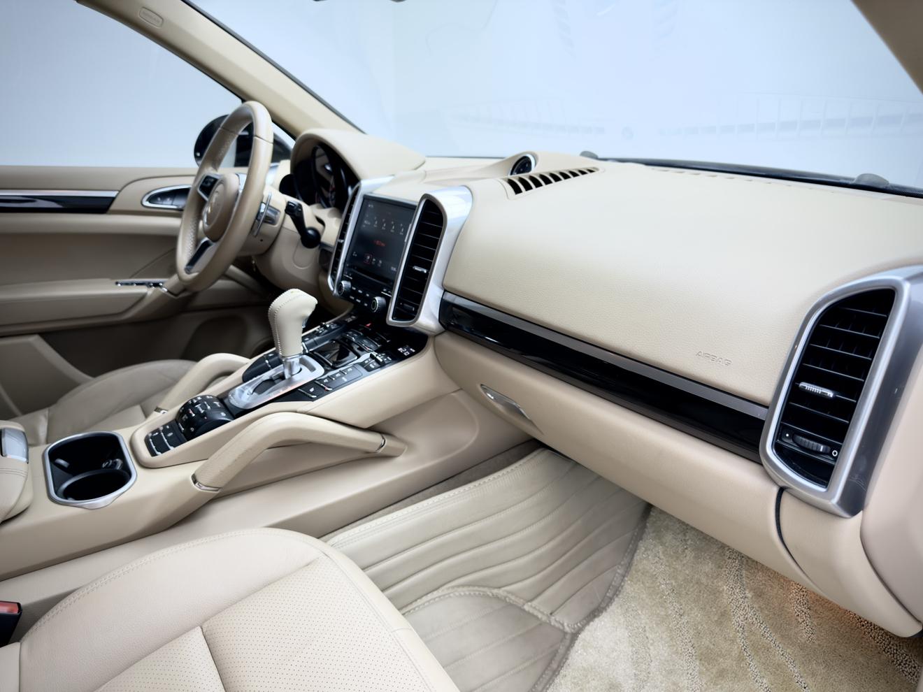 Porsche Cayenne 2016 thumb 9