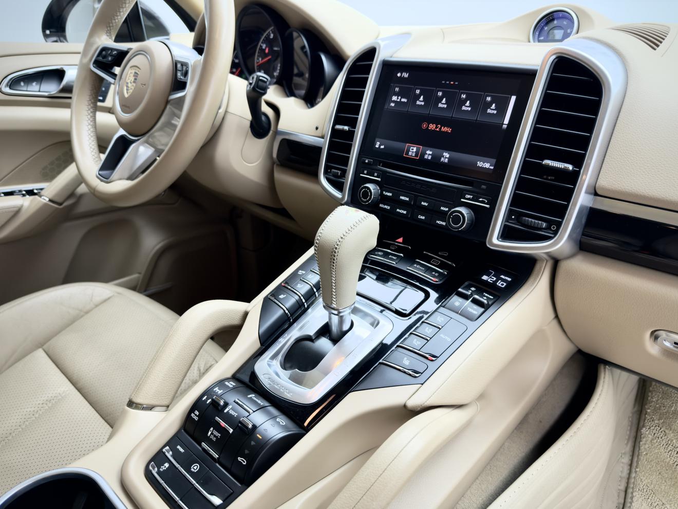Porsche Cayenne 2016 thumb 10