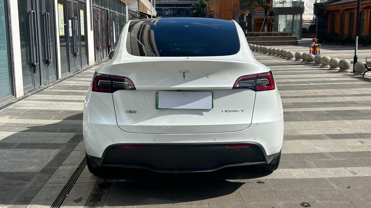 Tesla Model Y 2022 thumb 3