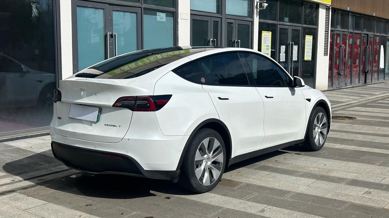 Tesla Model Y 2022 thumb 4