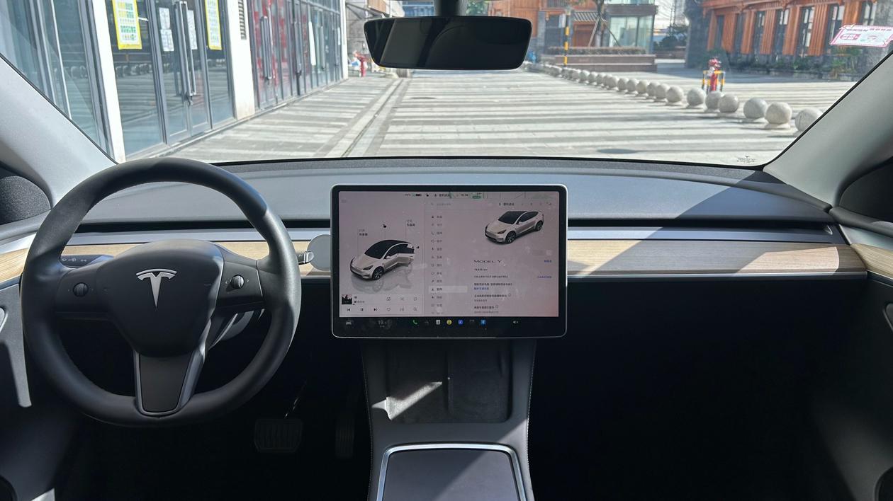 Tesla Model Y 2022 thumb 9