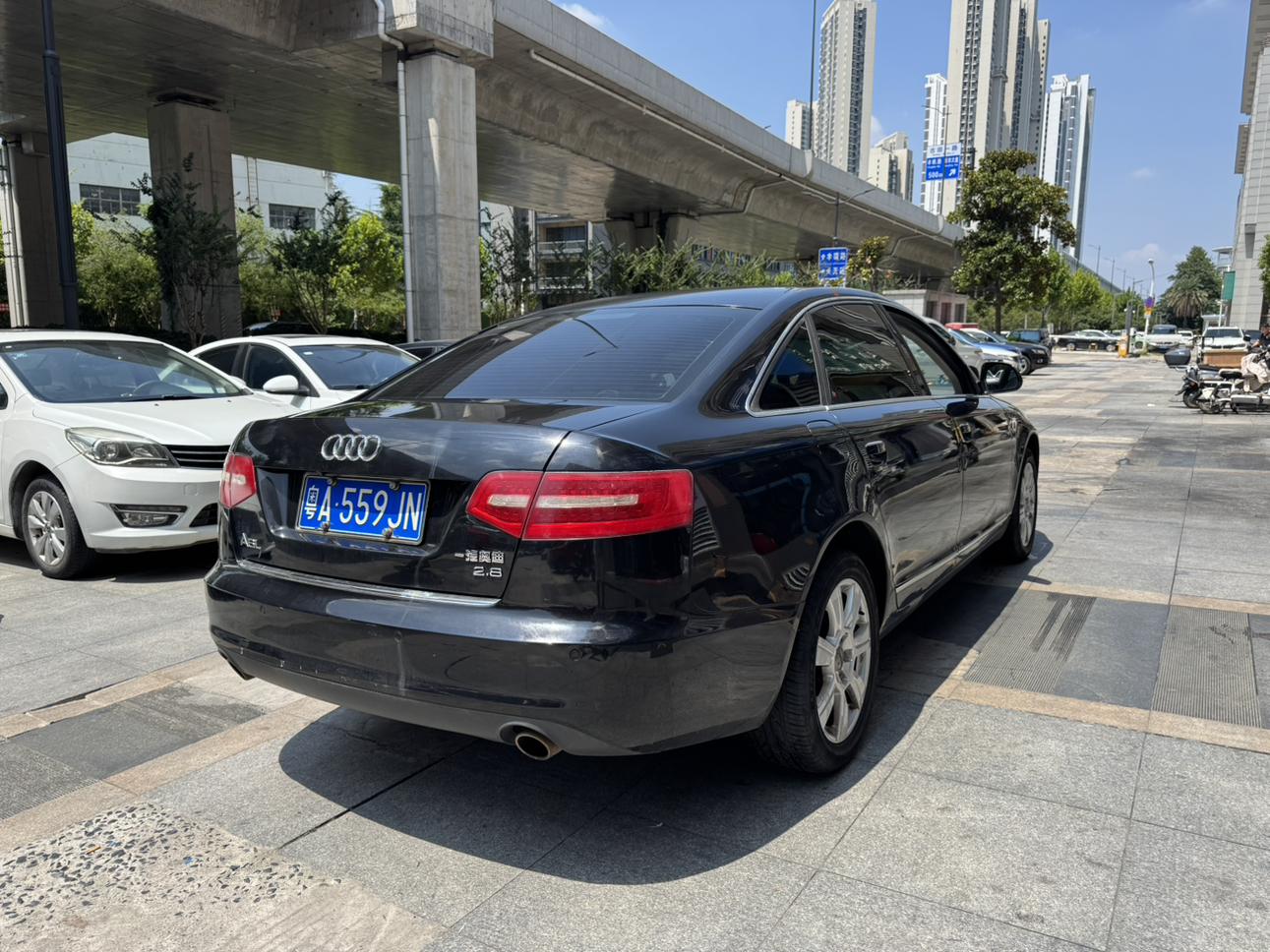 Audi A6 2010 thumb 5