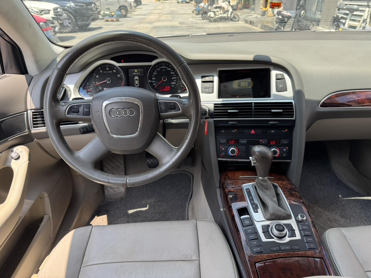 Audi A6 2010 thumb 10