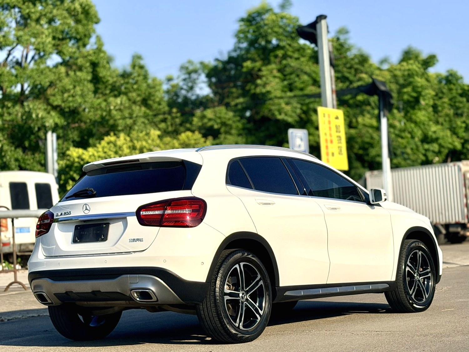 Mercedes-Benz GLA 2018 thumb 3