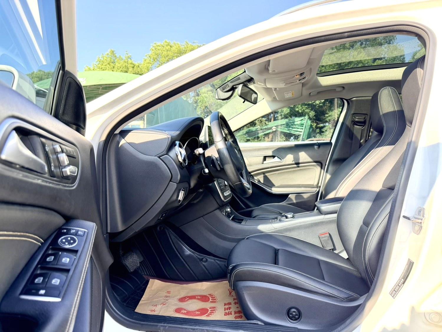 Mercedes-Benz GLA 2018 thumb 6