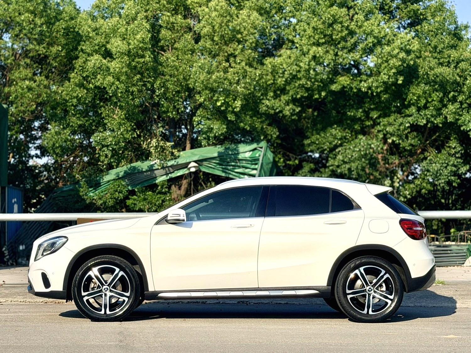Mercedes-Benz GLA 2018 thumb 10