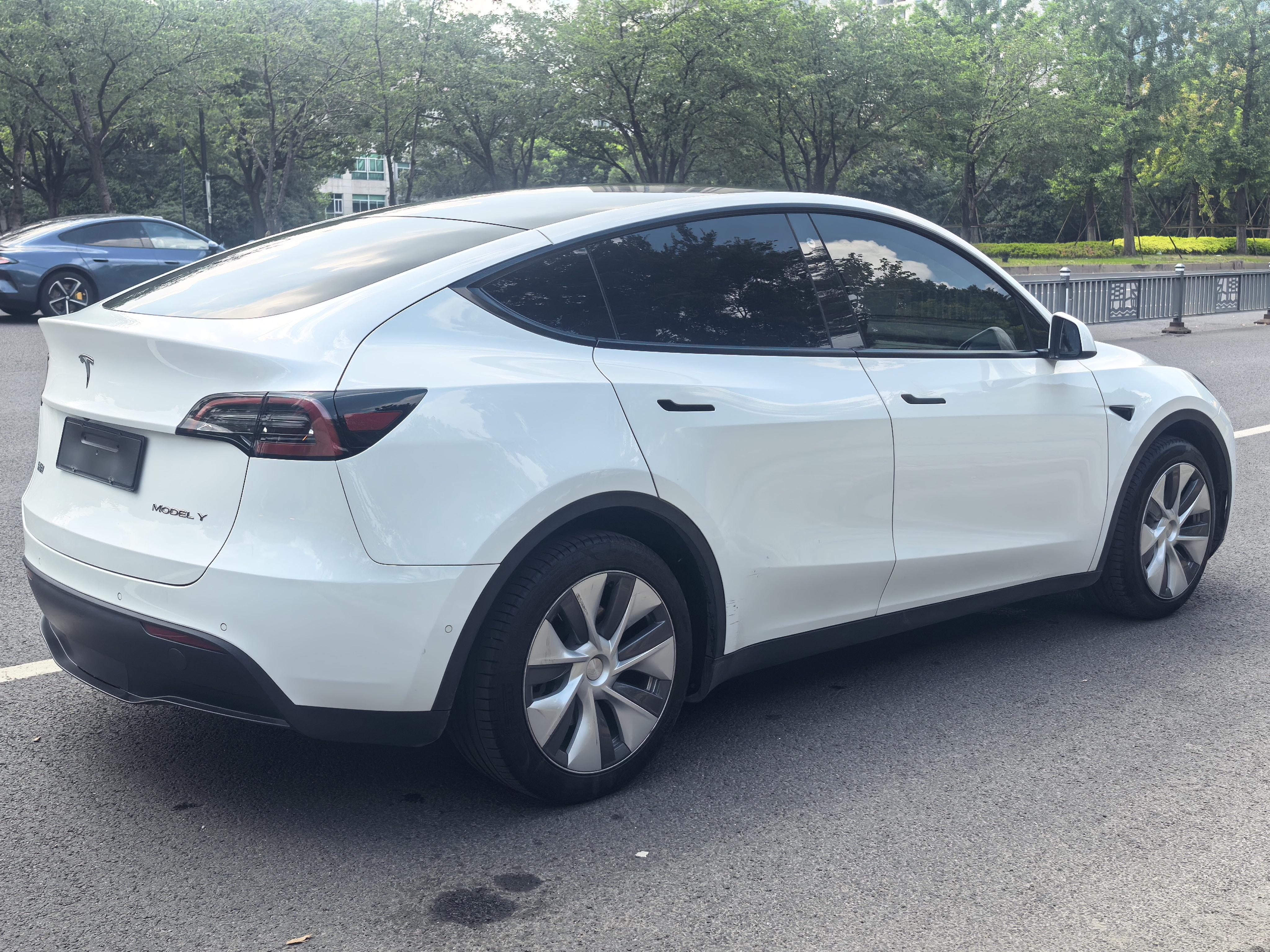 Tesla Model Y 2022 thumb 4